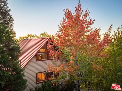 Photo of 1260 Yukon Court, Lake Arrowhead, CA 92352 (MLS # 25597953)