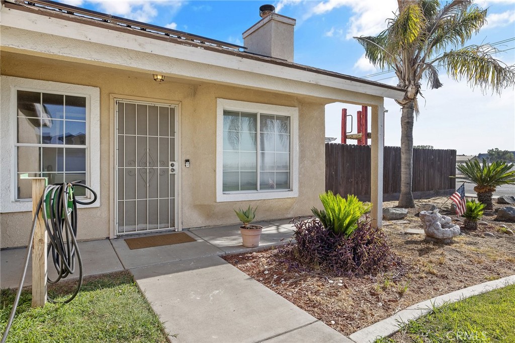 910 Mariposa Avenue