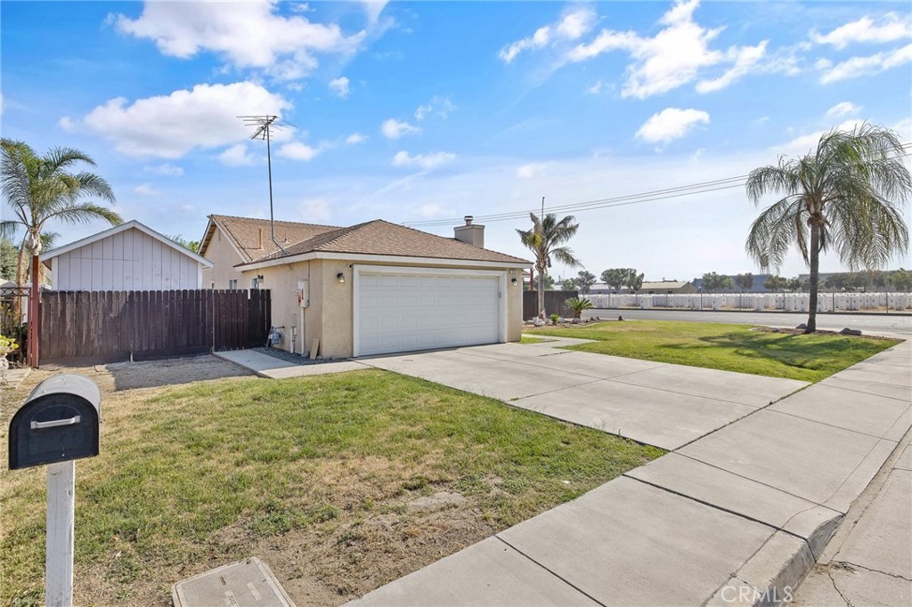 910 Mariposa Avenue