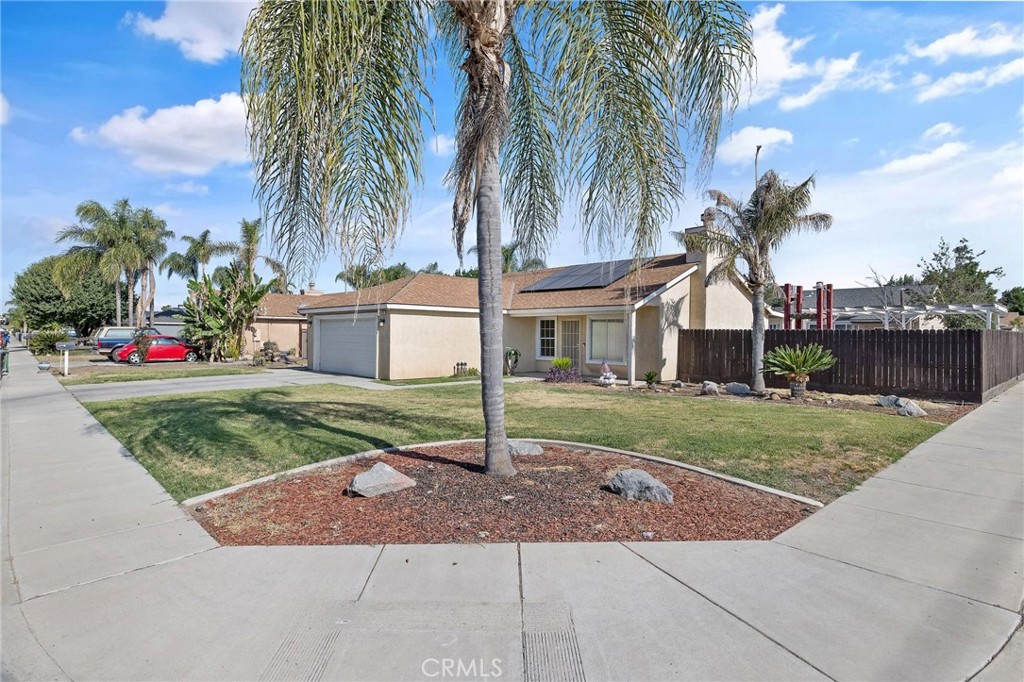 910 Mariposa Avenue