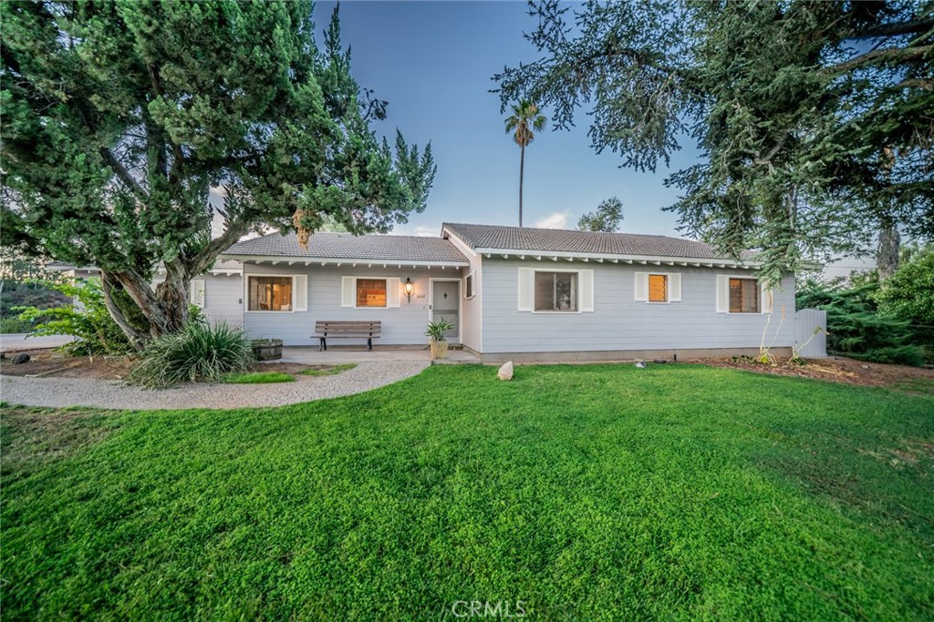 Welcome to Redlands!!! This 1,599 sqft home offers 2 bed 2 bath with a bonus room with jack and jill bathroom access. With majestic views from the back porch. This house sits on 2.6 Acres of land and has some of the most amazing Sunset and Sunrise views. Sellers just recently installed new carpet and painted the inside and outside of the house. On the west side of the property there is a big flat piece of land that would perfectly fit and ADU.
Don't miss on this opportunity!!!