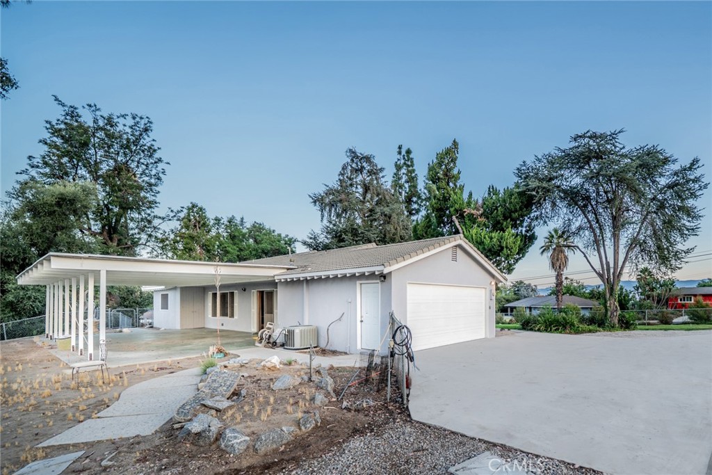 1037 W Sunset Drive