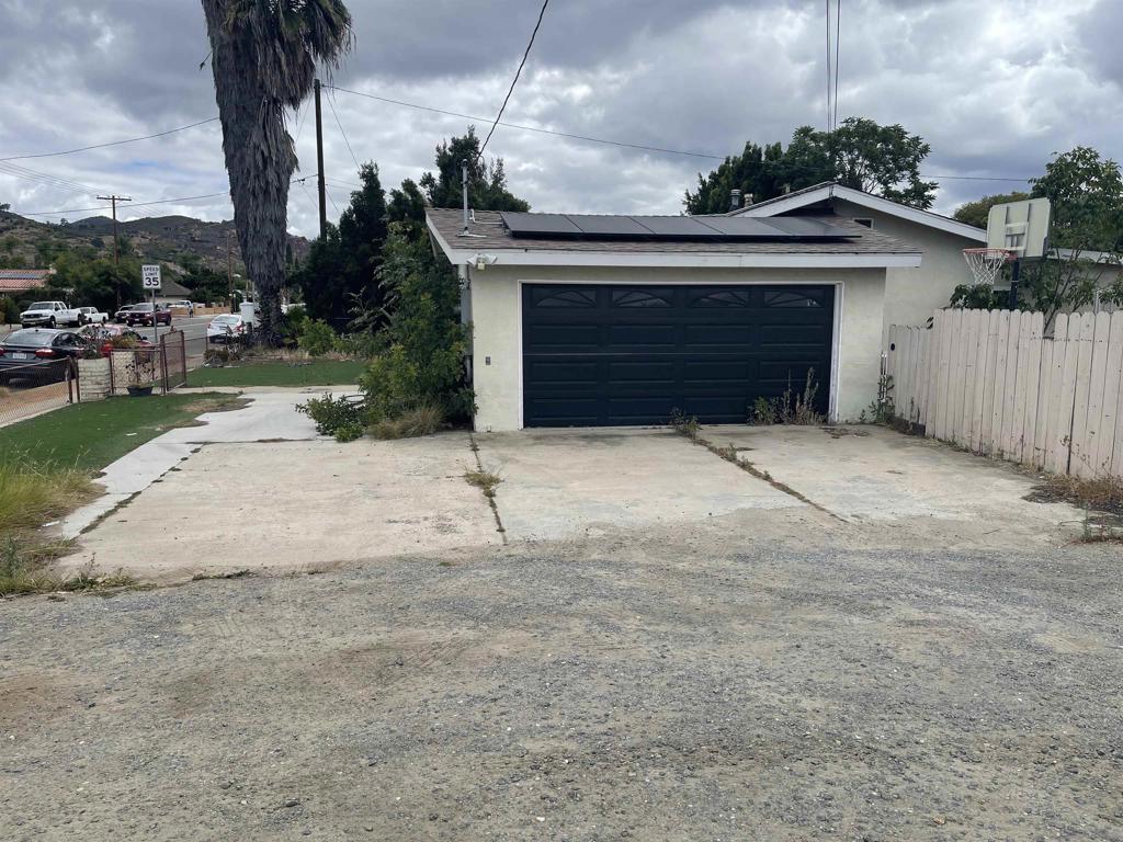 2039 E Washington
