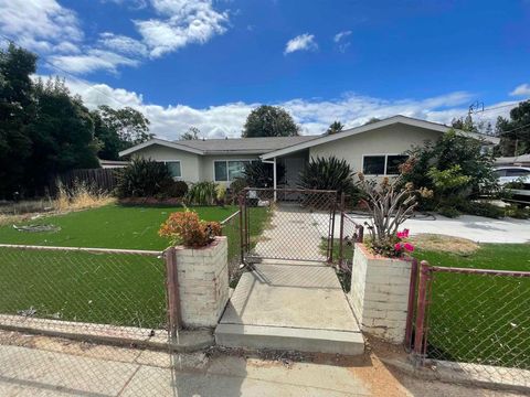 Photo of 2039 E Washington AVE, Escondido, CA 92027 (MLS # 260013117SD)