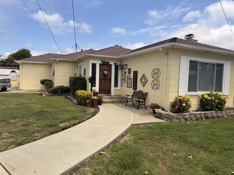 Photo of 410 Noice Drive, Salinas, CA 93906 (MLS # ML82049131)