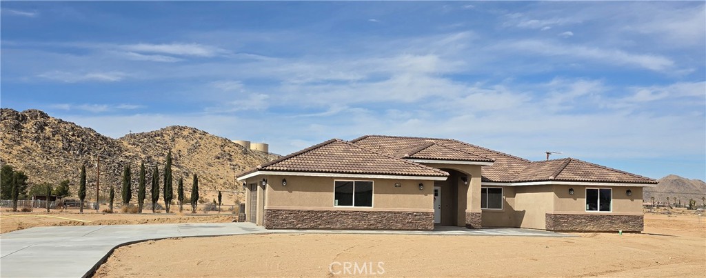 Stunning New Construction Home. Discover this brand-new home in the highly desirable area of Apple Valley. Situated
on over an acre of land, this home offers plenty of space and privacy while remaining close to modern conveniences.
Featuring 5 spacious bedrooms and 3.5 bathrooms, the thoughtfully designed split floor plan includes a mega kitchen
with abundant cabinetry, a walk-in pantry, and magnificent countertops with a center island—perfect for entertaining.
The expansive living and dining areas flow effortlessly into a separate family room with a charming fireplace, creating a
warm and inviting atmosphere. Retreat to the spacious master suite, which boasts an oversized bathroom with dual
sinks, a separate walk-in shower, a relaxing garden tub, and a huge walk-in closet. Enjoy low electricity costs with fully
paid solar, and take advantage of the home’s prime location—just minutes from shopping, schools, and easy highway
access. Outdoor lovers will appreciate being only minutes from Hesperia Lake and the mall, while a short drive takes
you to Lake Arrowhead and Silverwood Lake for weekend getaways. Plus, exciting developments are coming to the
High Desert! The proposed Brightline Bullet Train station is set to enhance local connectivity, making this an even more
attractive place to call home. Don’t miss out on this fantastic opportunity to own a brand-new home in a growing and
sought-after location!