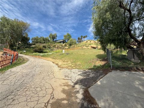 Photo of 7365 Webb Rd, Chatsworth, CA 91311 (MLS # SR26014356)