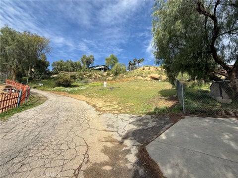 Photo of 7365 Webb Rd RD, Chatsworth, CA 91311 (MLS # SR26014356)