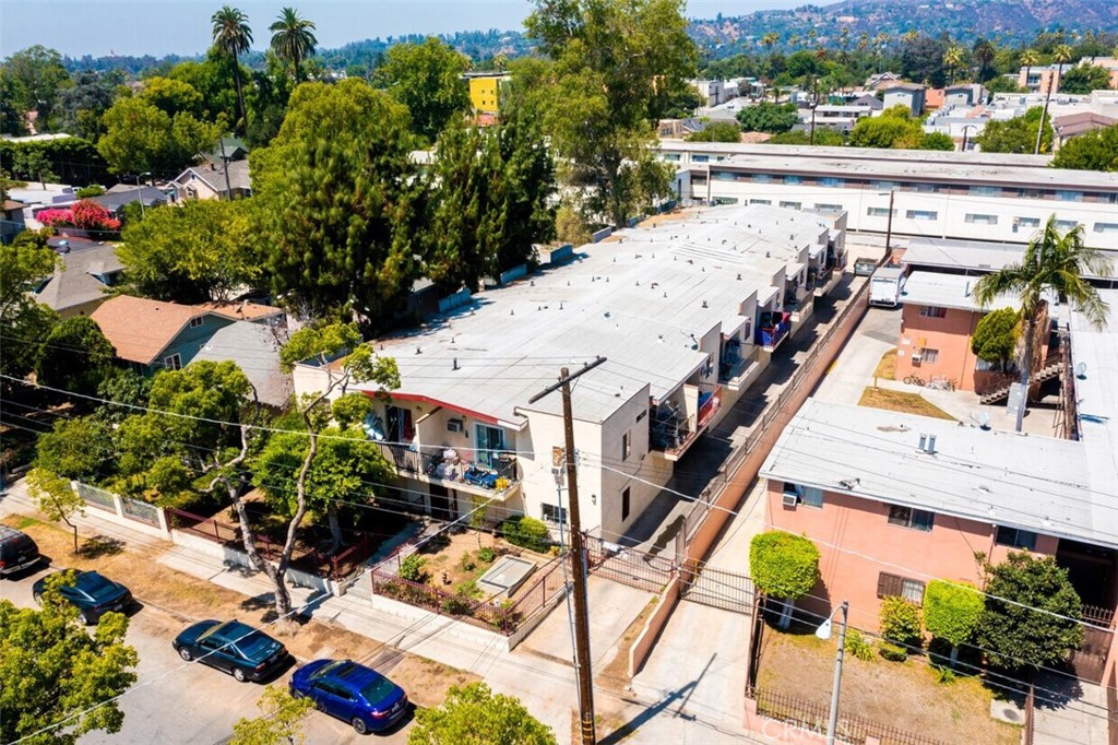 Properties 1 839 N Summit Avenue