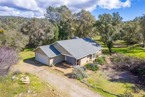 Photo of 4853 Daffodil Dr, Mariposa, CA 95338 (MLS # FR26046390)