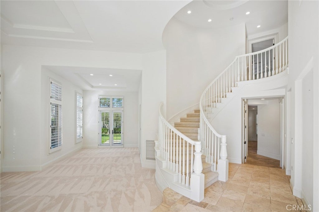 17 Colonial Drive