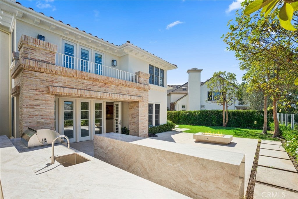 17 Colonial Drive