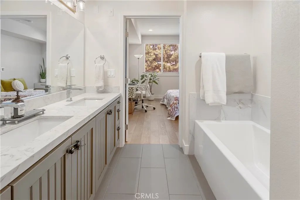 Palos Verdes Peninsula, California 90274, United States, 2 Bedrooms Bedrooms, ,2 BathroomsBathrooms,Residential,Active,176233