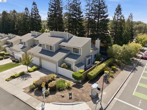 Photo of 5311 San Simeon Pl Pl, Castro Valley, CA 94552 (MLS # 41133129)