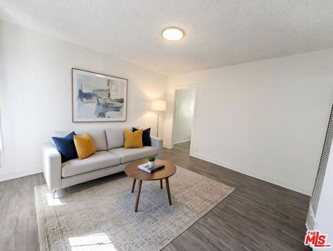 Photo of 2621 Magnolia Avenue #2621 1/4, Los Angeles, CA 90007 (MLS # 26664609)