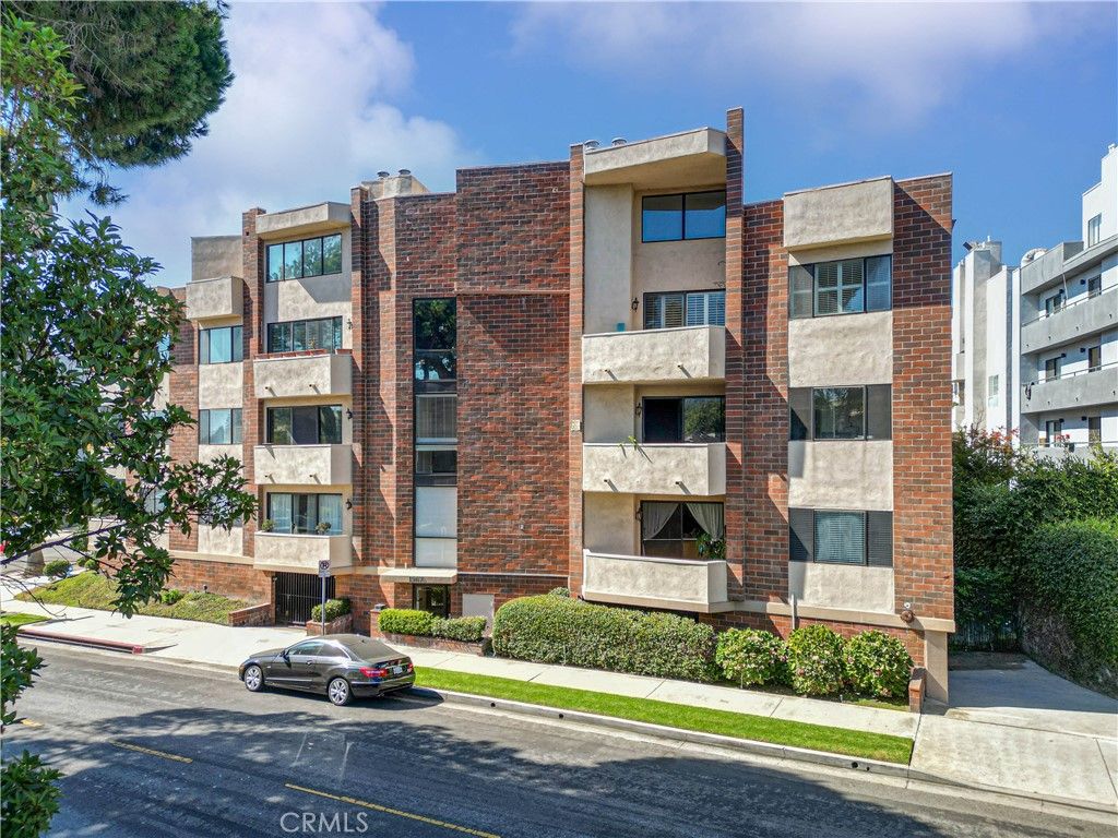 Photo of 1567 Westholme Avenue #4A, Los Angeles, CA 90024 (MLS # TR25135484)