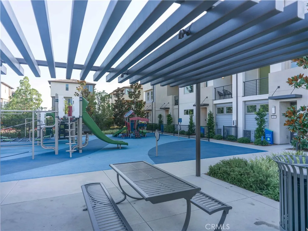 Placentia, California 92870, United States, 1 Bedroom Bedrooms, ,2 BathroomsBathrooms,Residential,Active,207955