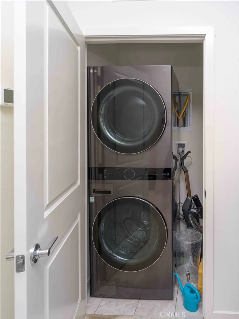 Placentia, California 92870, United States, 1 Bedroom Bedrooms, ,2 BathroomsBathrooms,Residential,Active,207955