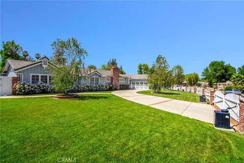 Photo of 5151 Quakertown Avenue, Woodland Hills, CA 91364 (MLS # SR26058846)