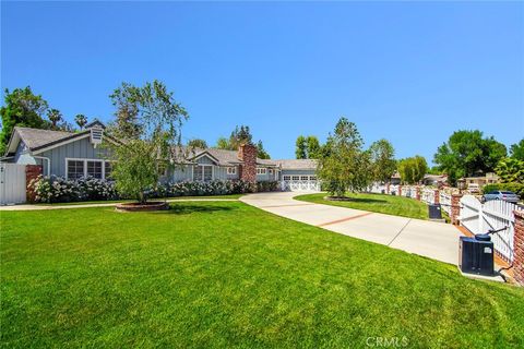 Photo of 5151 Quakertown Avenue, Woodland Hills, CA 91364 (MLS # SR26058846)