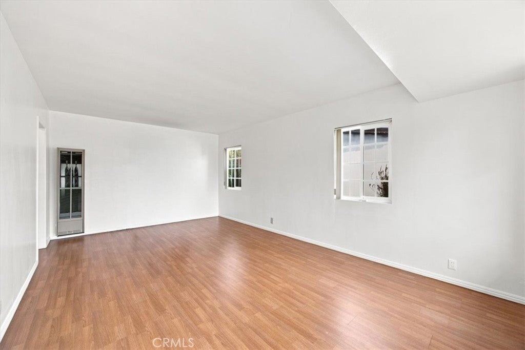3829 W 144th