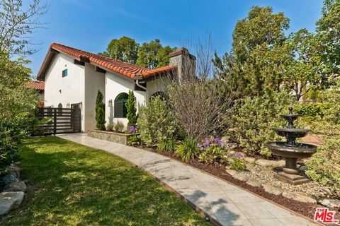 Photo of 10701 Hepburn Circle, Culver City, CA 90232 (MLS # 26669545)