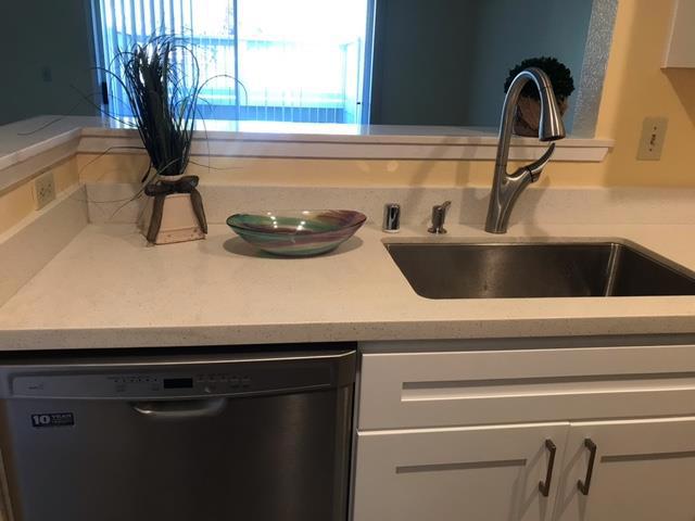 Beautiful and newly updated 1st floor condo with water fountain view. Back patio with storage space. Extra clean. Near market place and library and city hall and parks. Convenient to 680/580 and BART.