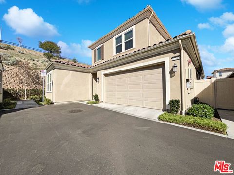 Photo of 20543 Martingale Place, Santa Clarita, CA 91350 (MLS # 25508253)