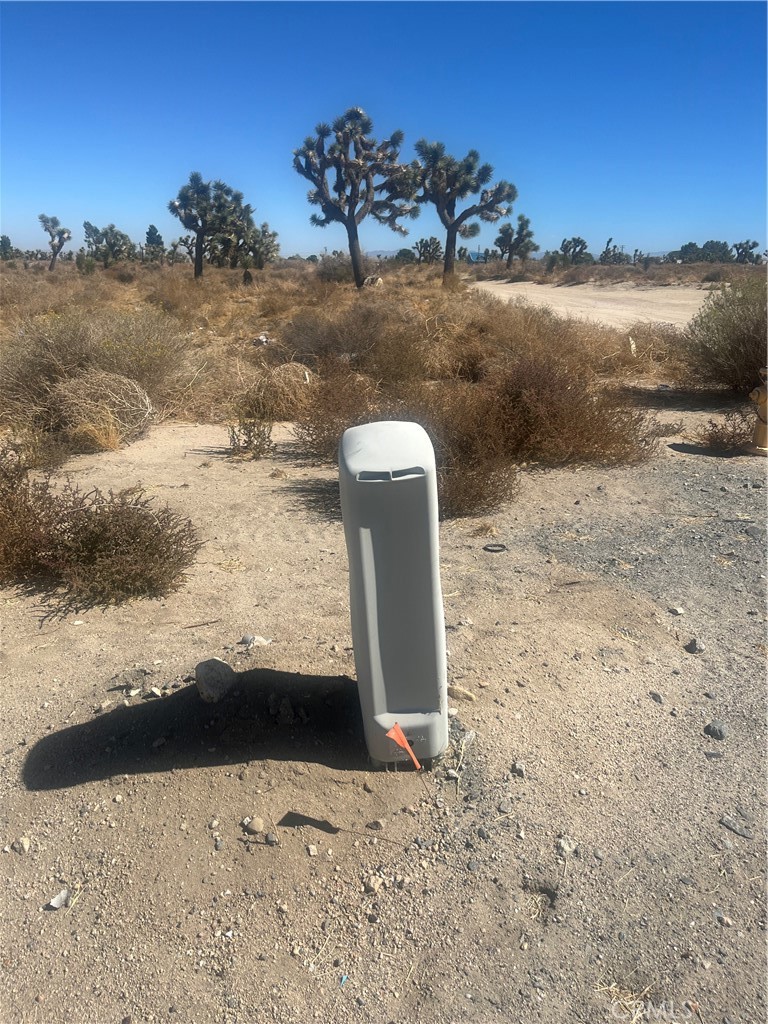 10 acres of vacant land with utilities to the property (water & electricity). Close to City of Phelan, Phelan Road, Hwy 138, and Fwy 15. This vacant land has tremendous potential for splitting into multiple lots or building a beautiful home, similar to some of its neighbors.