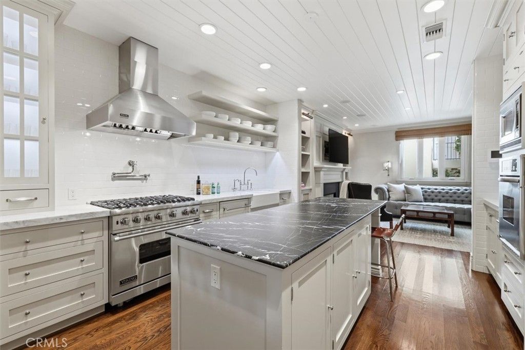 Photo of 15500 W Sunset Boulevard #202, Pacific Palisades, CA 90272 (MLS # SB26062833)