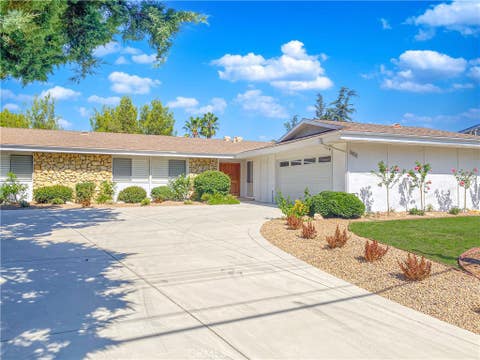 Photo of 24221 Hatteras Street, Woodland Hills, CA 91367 (MLS # SR26135936)