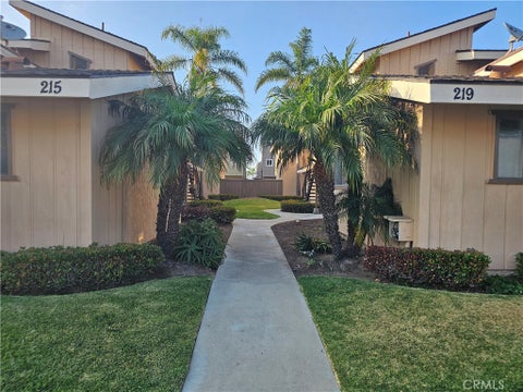 Photo of 219 Oswego AVE #D, Huntington Beach, CA 92648 (MLS # PW26210956)