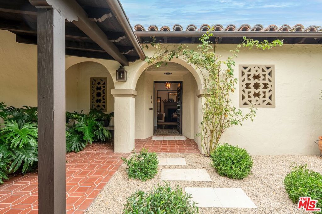 Photo of 2039 Micheltorena Street, Los Angeles, CA 90039 (MLS # 25590147)