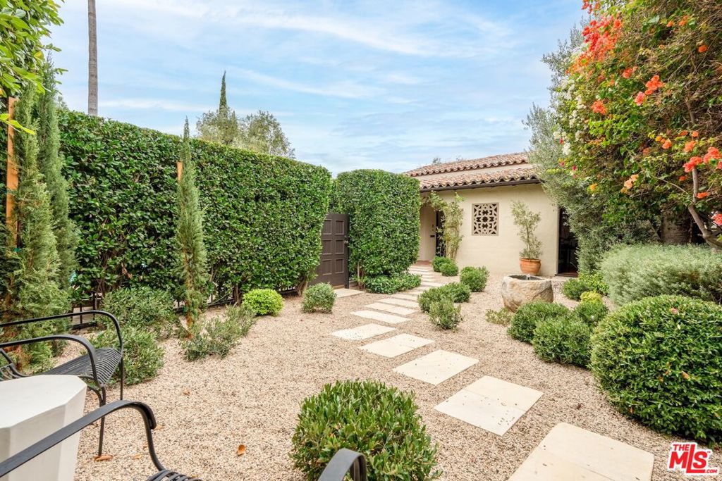 Properties 1 2039 Micheltorena Street