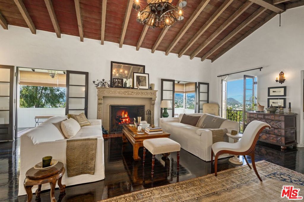 Properties 2 2039 Micheltorena Street