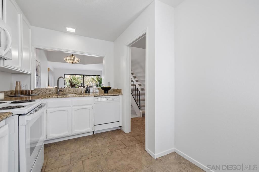 3525 Lebon Dr. 302
