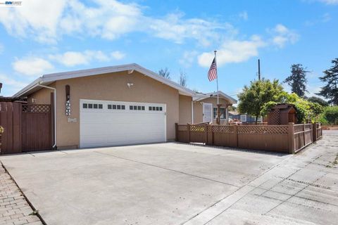 Photo of 18286 Meekland Ave Ave, Hayward, CA 94541 (MLS # 41129002)