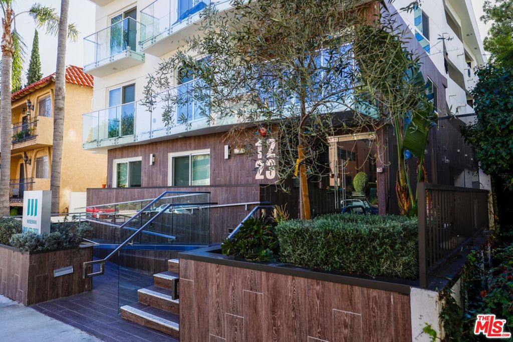 Welcome to Wellesley Ten, a newly constructed Wiseman community perfectly located just south of Wilshire Blvd and Wellessley Avenue in West LA. This modern, luxury apartment building has residences with open floor plans, designer fixture, in-suite washers and dryers, walk-in closets, luxury appliances, a gym, rooftop and more. Moments away from world-class dining and shopping. It's the perfect lifestyle choice for those searching for a supremely active neighborhood. Experience good living as Wiseman's friendly and professional leasing, management and maintenance teams cater to your needs.