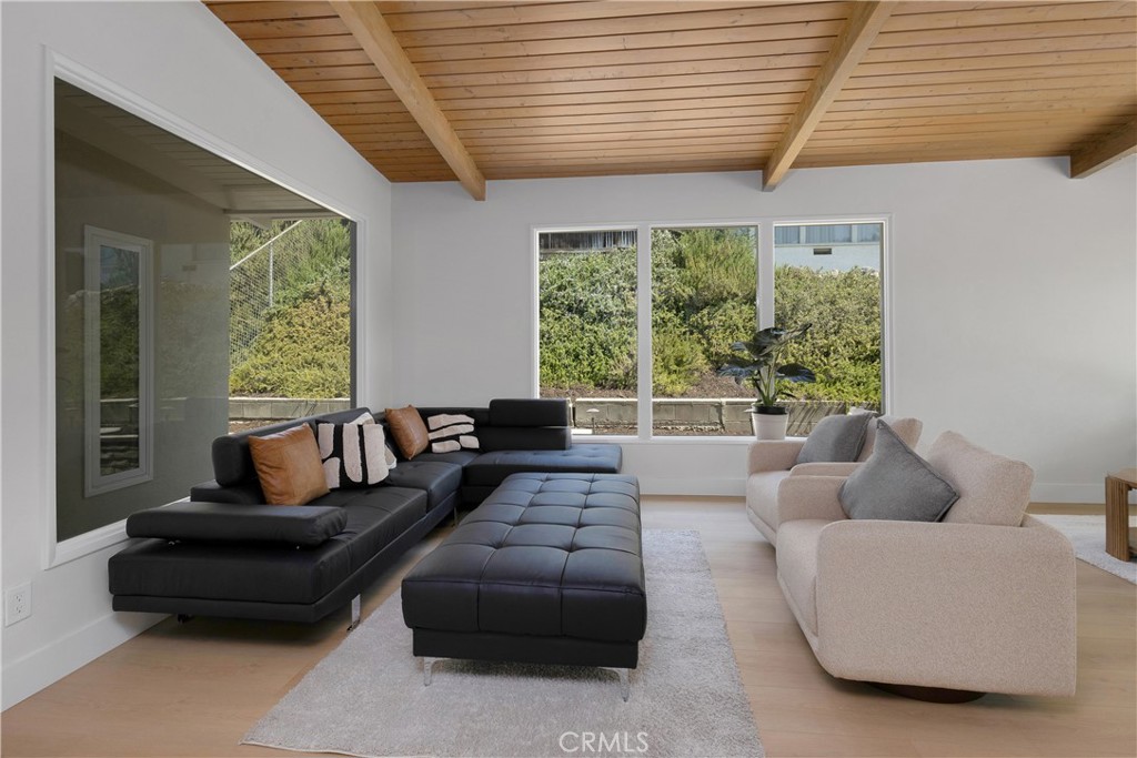 1219 N Raymond Avenue