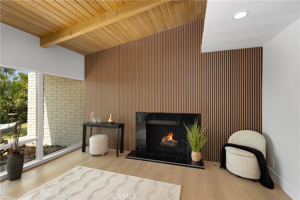 1219 N Raymond Avenue