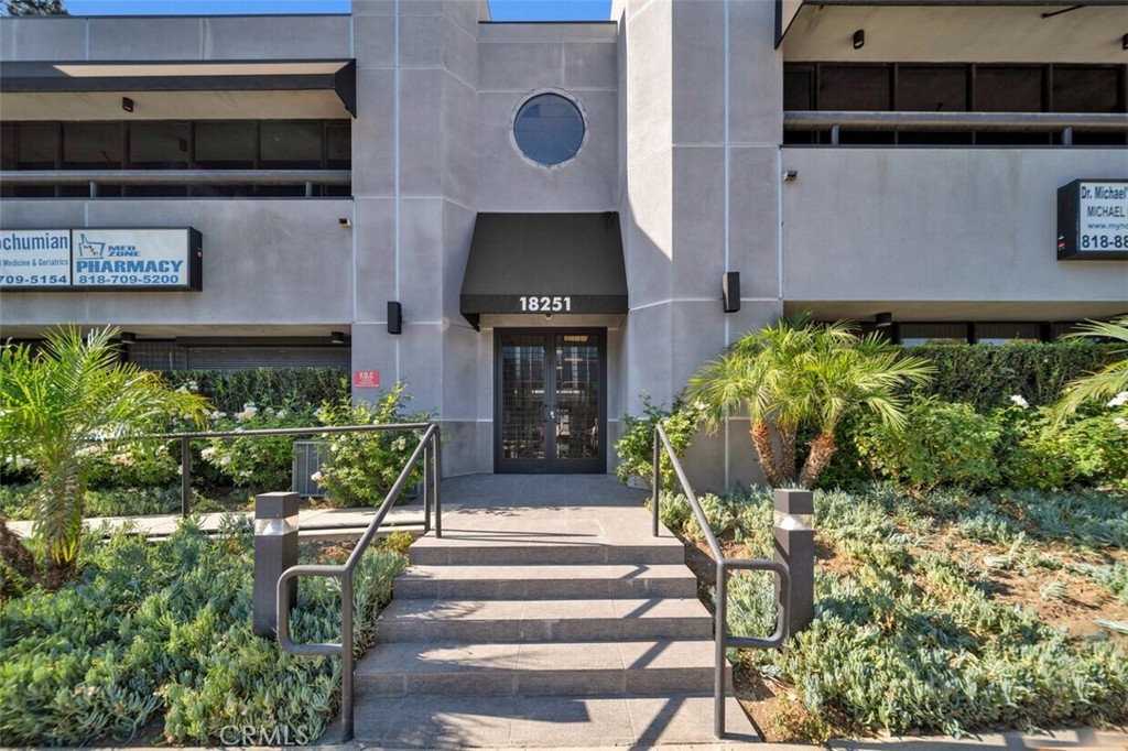 **Multiple units available** This ground-floor clinic space available for lease within a well-maintained medical office building in Northridge, CA. This approximately 1,120 square foot unit is situated in a prime location, offering excellent visibility and accessibility. The property is strategically located across the street from the hospital, enhancing its appeal to potential clients and staff. The building's well-maintained exterior and interior spaces provide a professional environment suitable for medical practitioners seeking a ready-to-use clinic space.