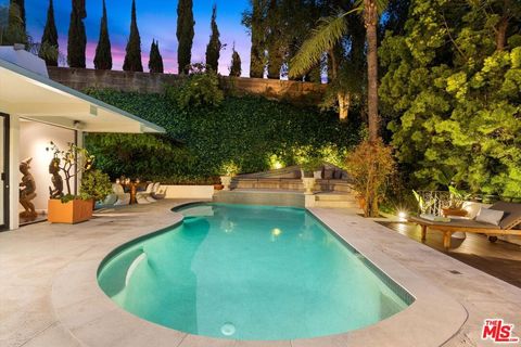 Photo of 2328 SAN YSIDRO Drive, Beverly Hills, CA 90210 (MLS # 25515271)