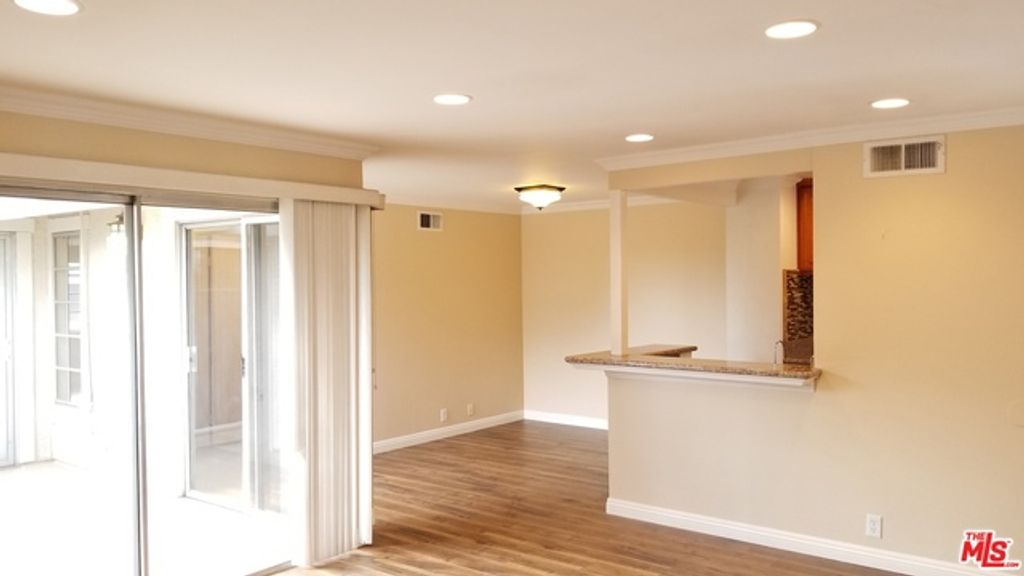 listing image 130720460009104631490