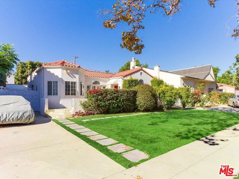 Photo of 241 S Canon Drive, Beverly Hills, CA 90212 (MLS # 25627947)