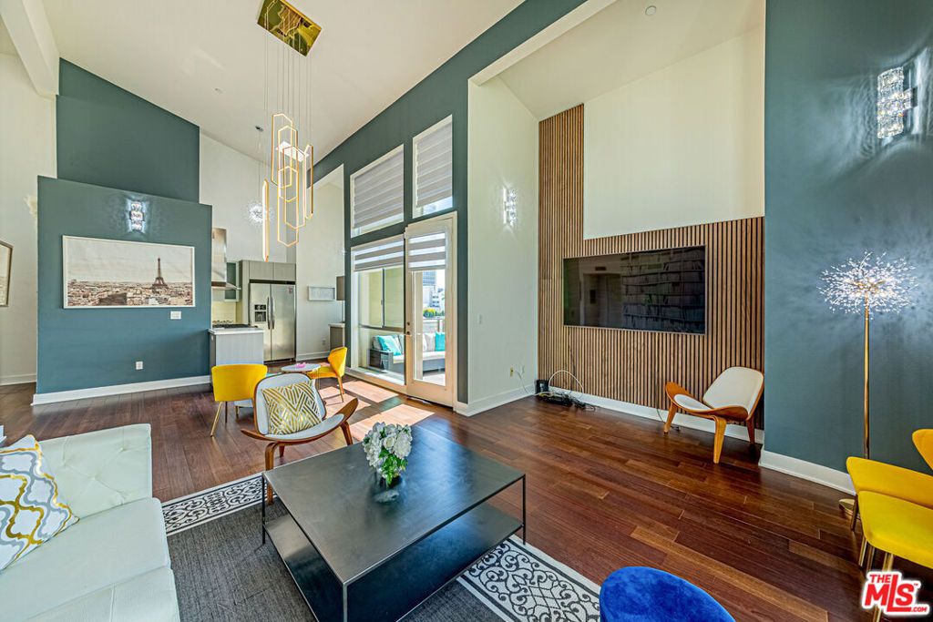 Photo of 600 S Ridgeley Drive #PH1, Los Angeles, CA 90036 (MLS # 25614767)