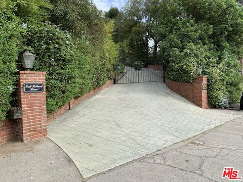 Photo of 8050 Mulholland Drive, Los Angeles, CA 90046 (MLS # 25621571)