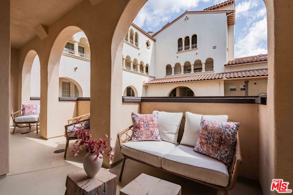5935 Playa Vista Drive 204