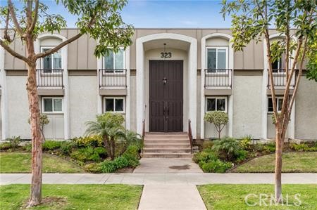 South Redondo Beach Townhome-Style Condo – Prime Location Just 1.5 Blocks to the Sand!
Live the beach lifestyle in this beautiful 2-bedroom, 2.5-bath townhome-style condo located in an A+ South Redondo Beach location. Just a block and a half from the ocean, you’ll enjoy daily beach walks, breathtaking sunsets, and the best of coastal living.
Step inside to find a convenient powder room and in-unit full-size washer & dryer tucked into a hallway closet. The open-concept living area features rich Brazilian Cherry wood floors, a cozy fireplace, and plenty of natural light. The kitchen is updated with granite countertops, stainless steel Frigidaire appliances, a GE Monogram stove & convection oven, microwave, and a breakfast bar perfect for casual dining.
Upstairs are two spacious bedrooms, separated for privacy. The primary suite features a north-facing orientation, en-suite bathroom, and generous closet space. The second bedroom is south-facing, also with large closets, and is serviced by a full bathroom in the hallway.
Enjoy the security and convenience of a gated underground parking garage with two dedicated side-by-side parking spaces, direct private entry to your unit, extra storage in front of your stalls, and access to a community bike storage room. The building also offers a charming courtyard.
No smoking and no pets allowed.
Love where you live — at the beach!
