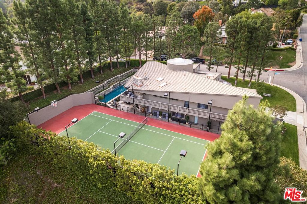 Photo of 17765 Camino De Yatasto, Pacific Palisades, CA 90272 (MLS # 26102262)