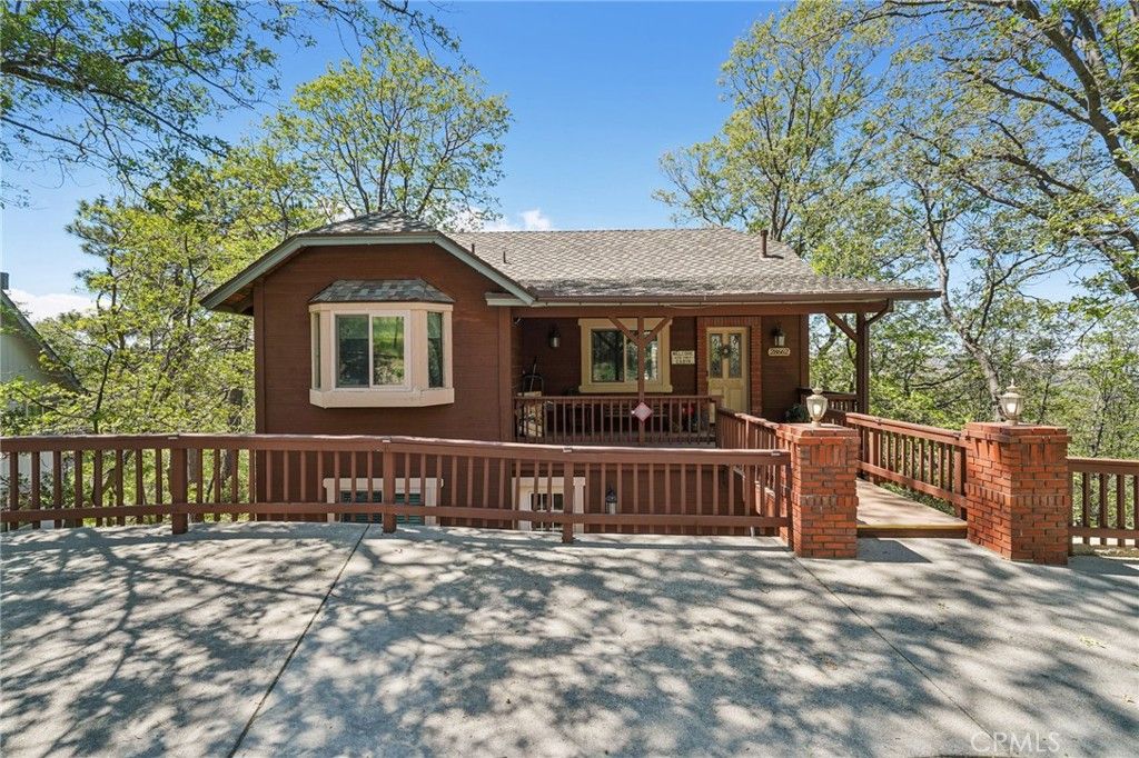 Photo of 28662 Zion Drive, Lake Arrowhead, CA 92352 (MLS # SW26080118)